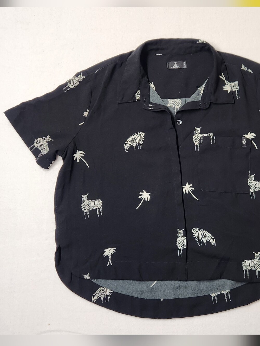 Volcom What You Need Zebra & Palm Tree Short Sleeve Boxy Cropped Top Women's S